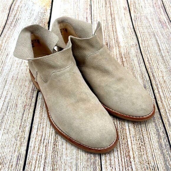 Clarks‎ Artisan Edenvale Bella Women's Size 7 M Sand Suede Leather Ankle Booties - Picture 1 of 10